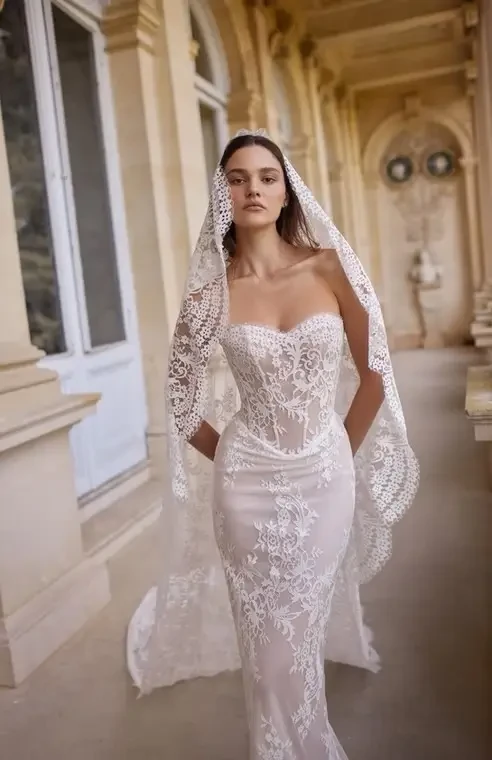 Mantilla Veils Are Back: Why Brides Are Falling in Love with This Romantic Bridal Trend. Desktop Image