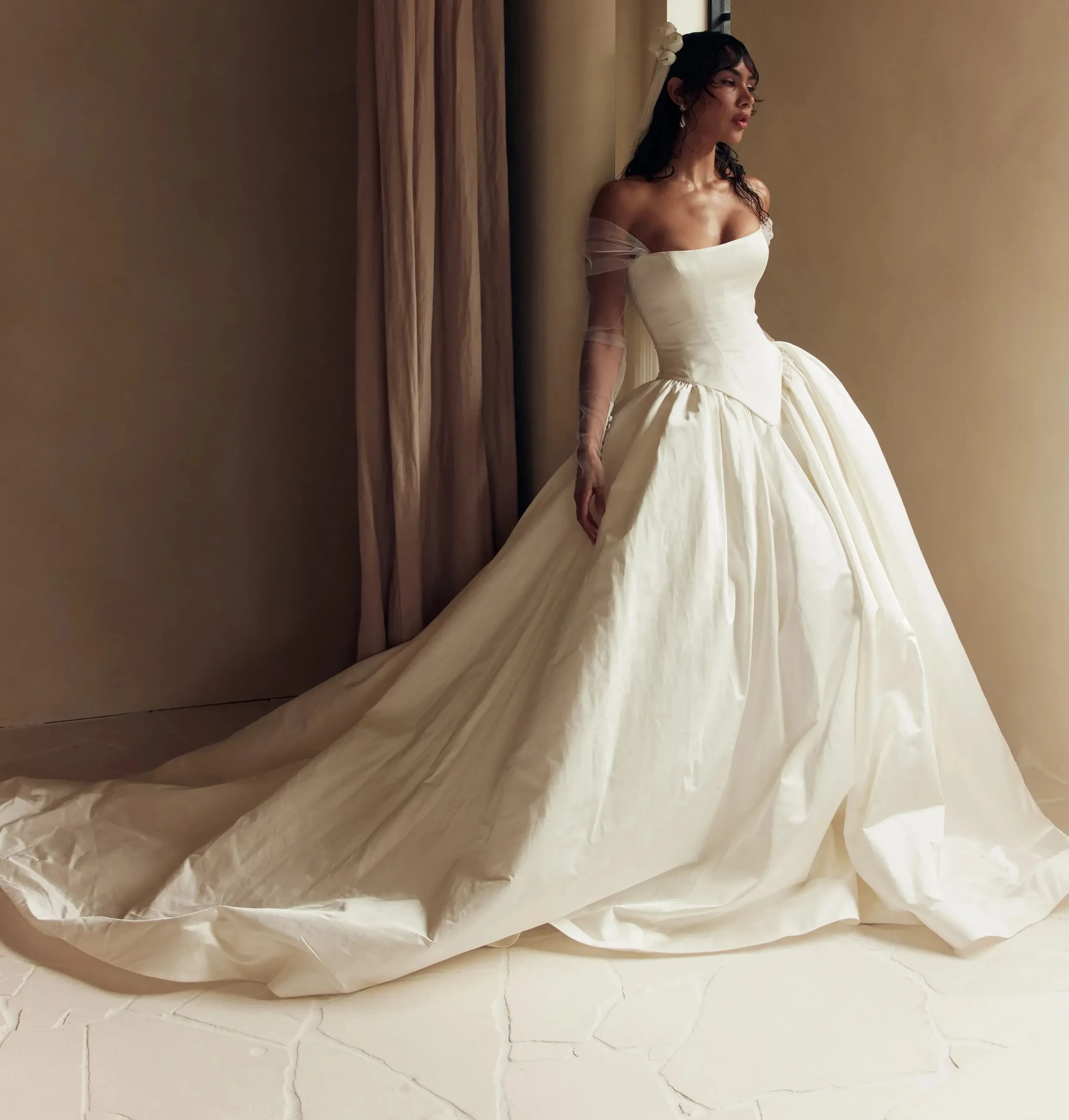 Leah Da Gloria wedding dress